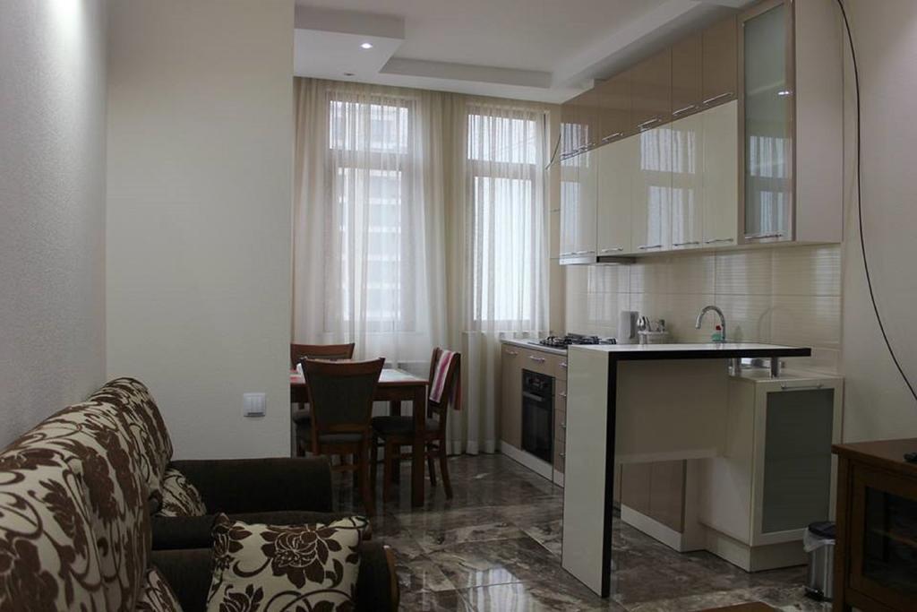 Apartment On Rustaveli 17 Batumi Exteriör bild